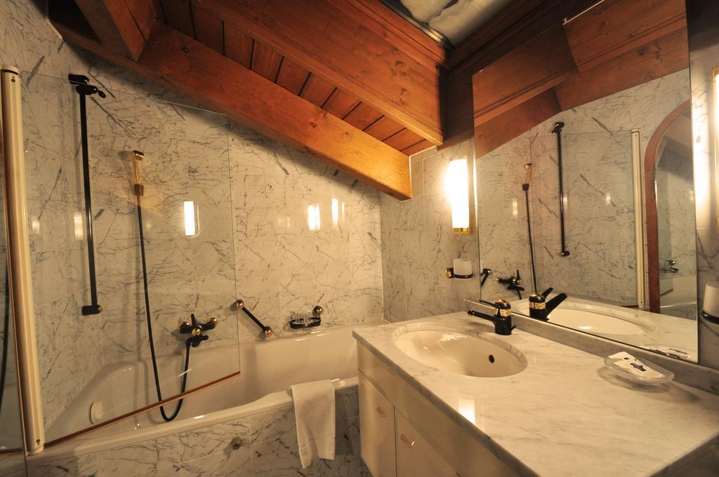 Haus Tiefbach - Apartment Cervino Zermatt Buitenkant foto