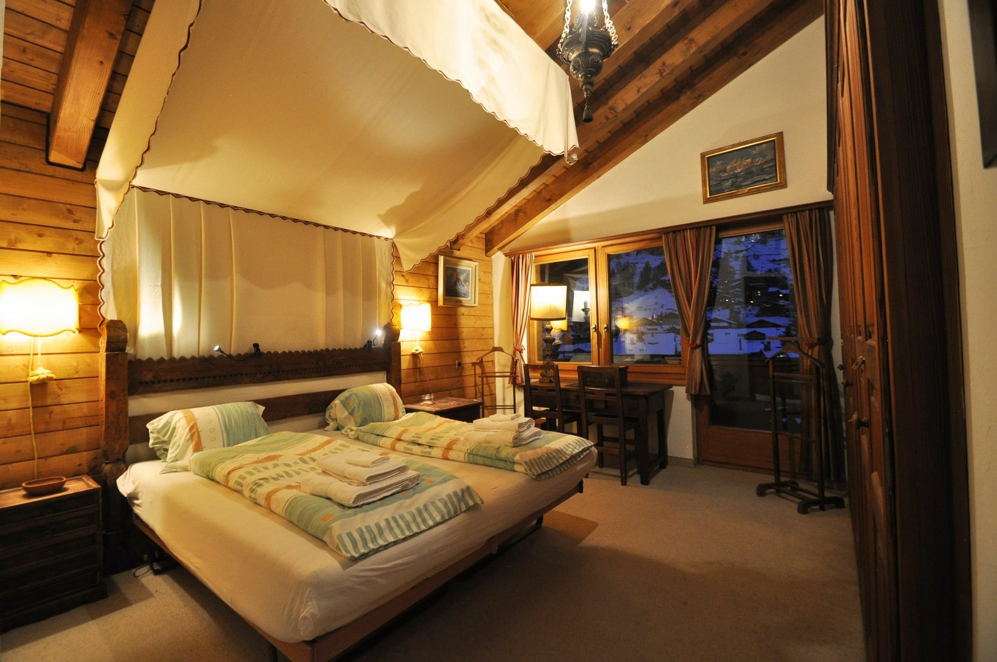Haus Tiefbach - Apartment Cervino Zermatt Buitenkant foto