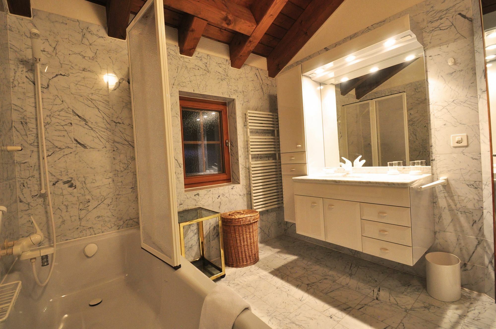Haus Tiefbach - Apartment Cervino Zermatt Buitenkant foto