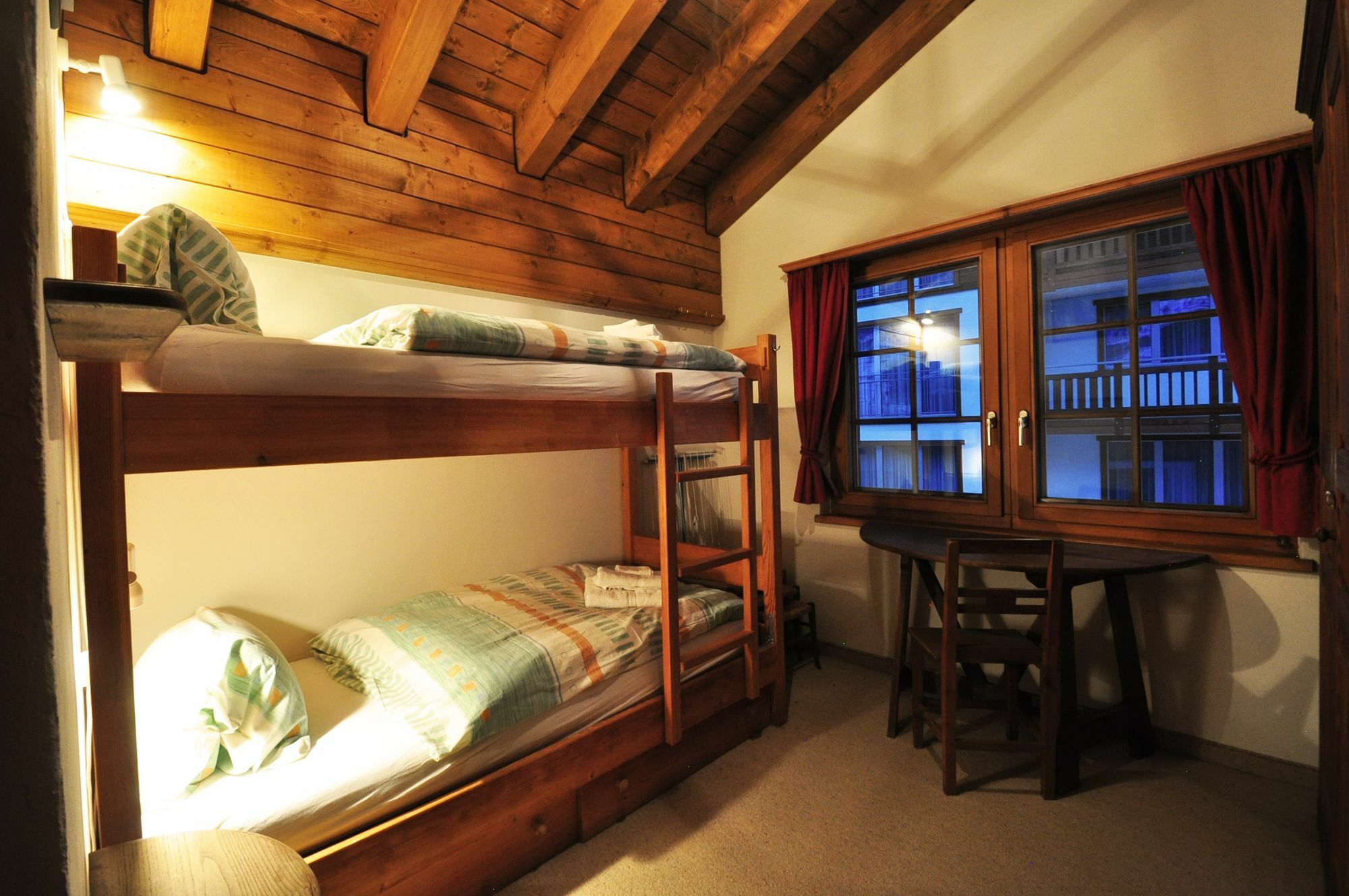 Haus Tiefbach - Apartment Cervino Zermatt Buitenkant foto