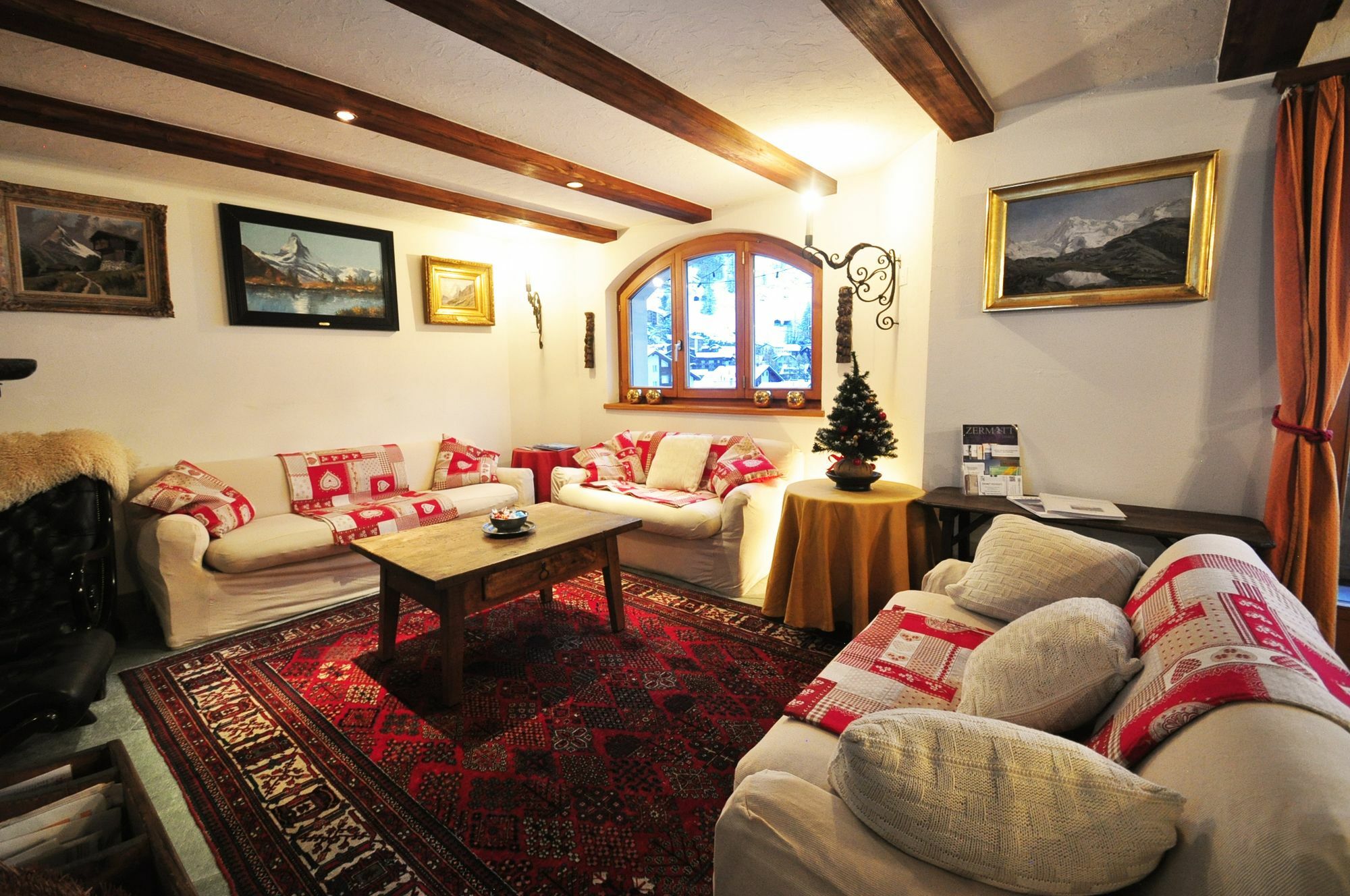 Haus Tiefbach - Apartment Cervino Zermatt Buitenkant foto